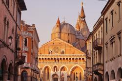 Basilica di Sant Antonio, Taliansko