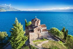 Jazero ohrid na hraniciach macedónska a albánska