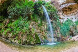 Vodopád v prírodnej rezervácií a národnom parku Ein Gedi.