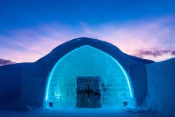 Icehotel v Jukkasjärvi vo Švédsku.