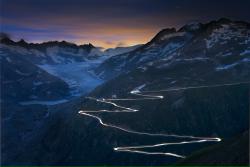 Horský priesmyk Furka Pass vo švajčiarskych Alpách.