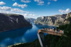 Vyhliadková plošina Aurlandsfjord neďaleko dediny Flam.