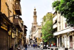 Egyptské ulice plné obchodov. Káhira. 