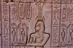 Detail reliéfu chrámu v Dendere. Egypt.