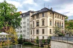 Historické budovy a kanál v Lipsku. Nemecko.
