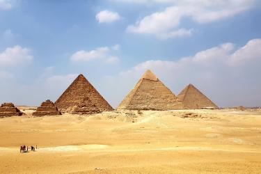 Pyramídy. Gíza. Egypt