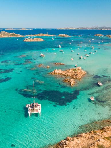 Pláž pri Alghere, Sardínia, poznávací zájazd, Taliansko