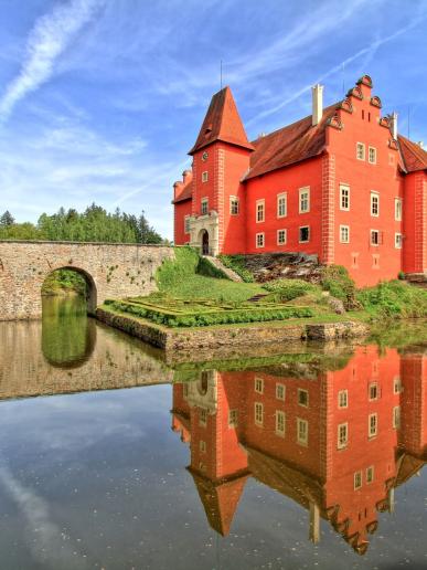 Južné Čechy - najkrajšie poklady - dom pri jazere