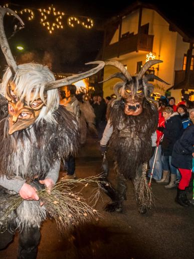 Salzburg - Čertovská družina v soľnej komore 
