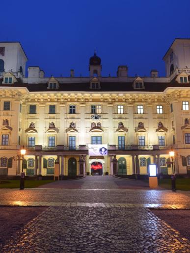 Vianočné trhy, poznávacie zájazdy Rakúsko - zámok