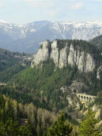 Semmeringský priesmyk-pohľad na skaly