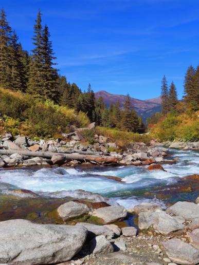 Prírodný park Myrafälle- pohľad na potok