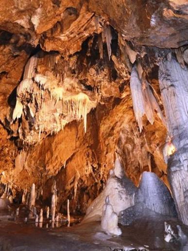 Jaskyňa Punkva a priepasť Macocha