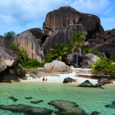 Ikonické skaly na plážach na Seychelách.