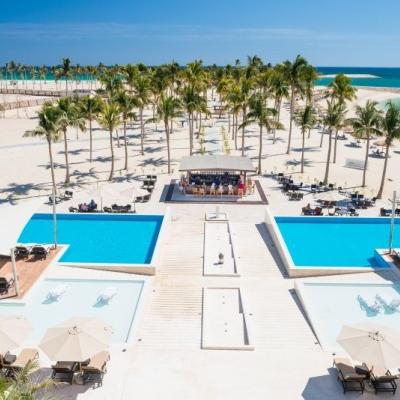Hotel Fanar s bazénmi.