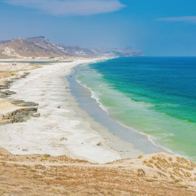 Piesočná pláž pri Salalah.