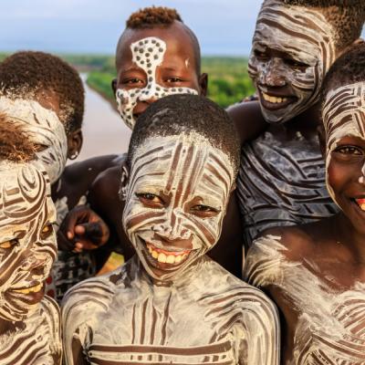 Deti z kmeňa Karo v údolí Omo v Etiópii.