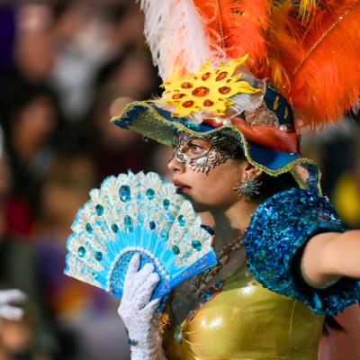 Žena v kostýme počas karnevalu na Madeire.