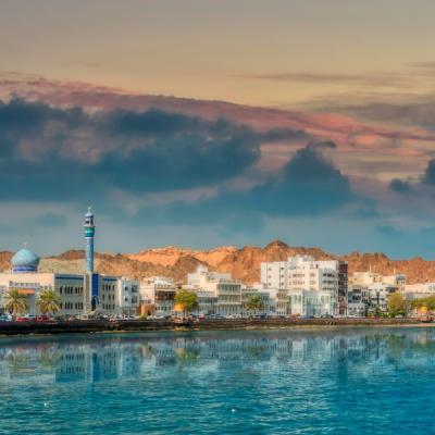 Pobrežie budovy v meste Muscat.Omán.
