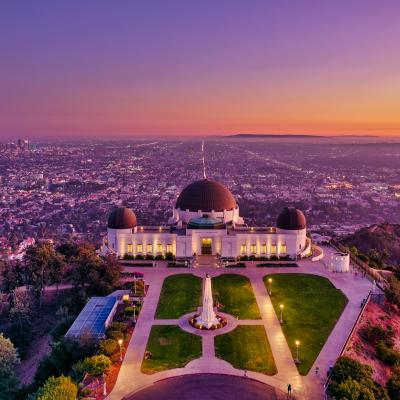 Panoráma na mesto z Griffith Observatory, Los Angeles po západe slnka.