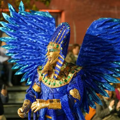 Bohato zdobená mužská maska na karnevale. Madeira