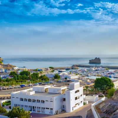 Pohľad na prístav a lode v Muscate.