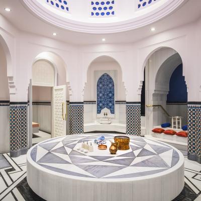 Kúpele v hoteli. Spojené arabské emiráty.