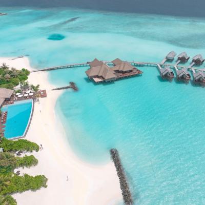 pohľad z výšky na maldivský ostrov