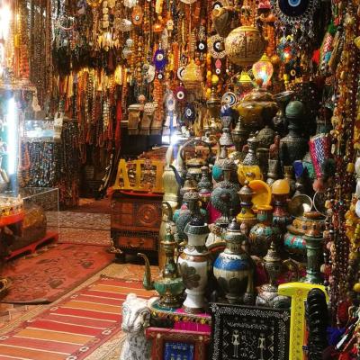 Nezabudnuteľné a jedinečné trhovisko Mutrah Souq, Muscat, Omán.