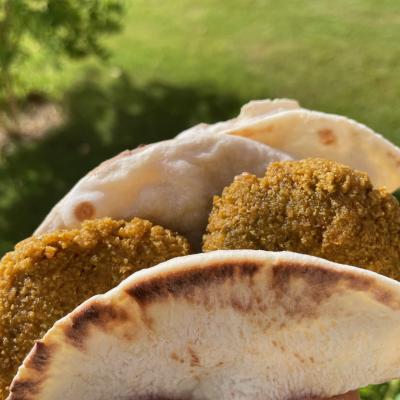 Falafel v chlebe.
