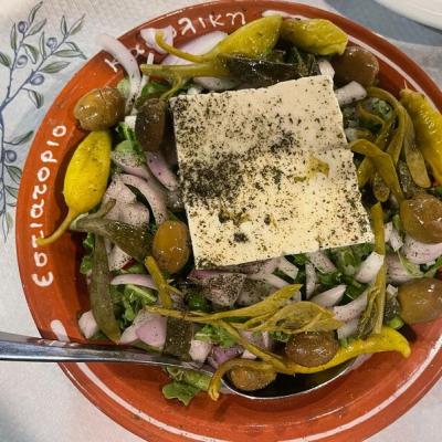 Grécky šalát s feta syrom.