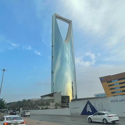 Moderná výšková budova Kingdom Tower v Rijáde. KSA