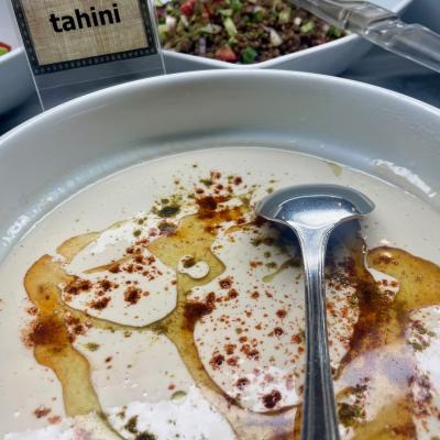 Tahini omáčka.