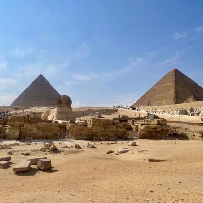 Pyramídy v Gíze a sfinga.