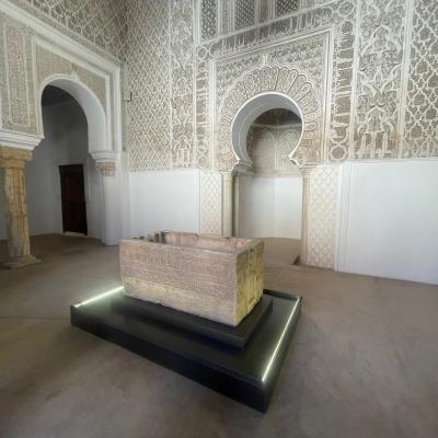 Interiér mešity v Ben Youssef v Marrrákeši.