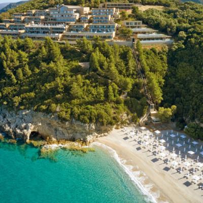 Hotel MarBella Elix v Parge na útese pri mori.