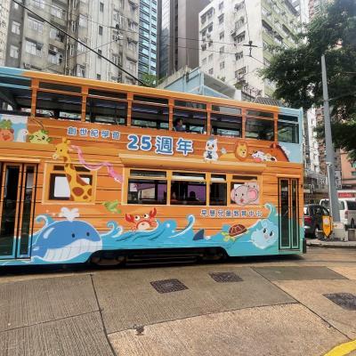 Žltý dvojposchodový autobus v Hongkongu.