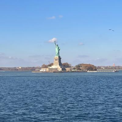 Socha Slobody z lode.