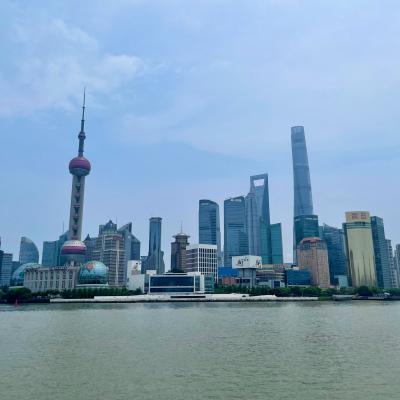 Pohľad na moderný Pudong z Bundu v Šanghaji.