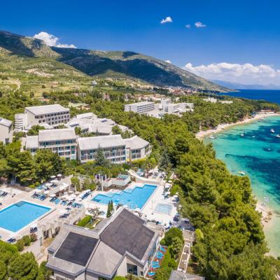 Hotel Bretanide Sport & Wellness Resort, pobrežie a pláž, zeleň. Chorvátsko.