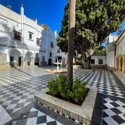 Zdobený interiér múzea Bardo v Alžíri.