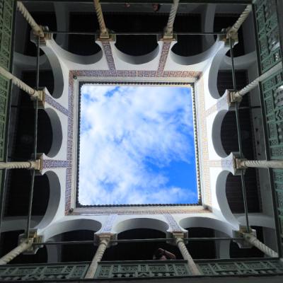 Palácová časť s krásnou geometrickou výzdobou v Bastion 23 v Alžíri.