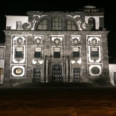 Čiernobiela architektúra na Azorských ostrovoch.
