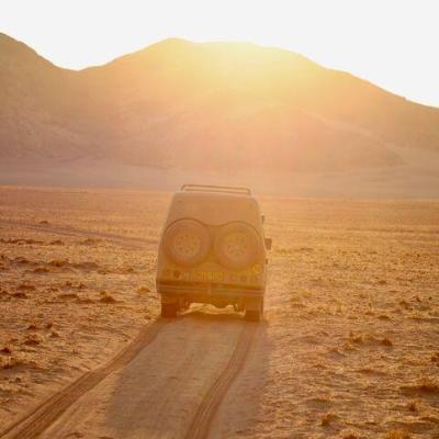 jeep na púšti