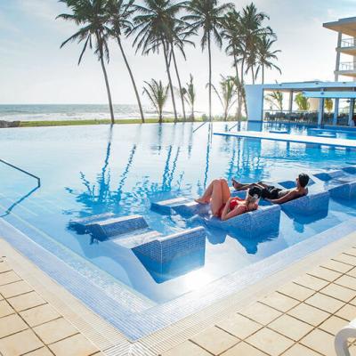 Hotel RIU Srí Lanka bazén