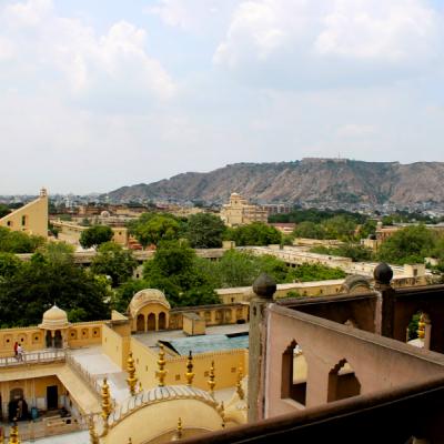 Mesto Jaipur s historickými budovami.