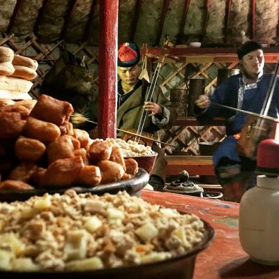 Hudba pri jedle. Mongolsko