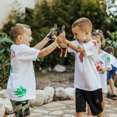 Deti sa hrajú v detskom miniklube v hoteli Paloma Grida v Beleku.