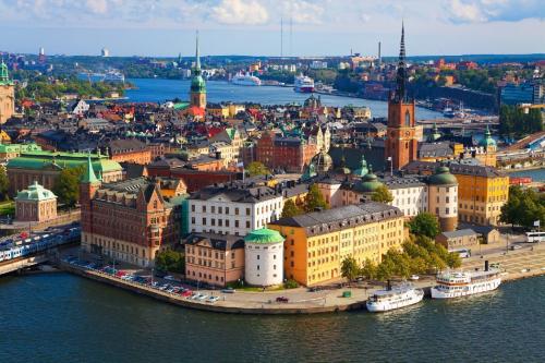 Štokholm žije v symbióze s vodou, no tiež s jeho obyvateľmi