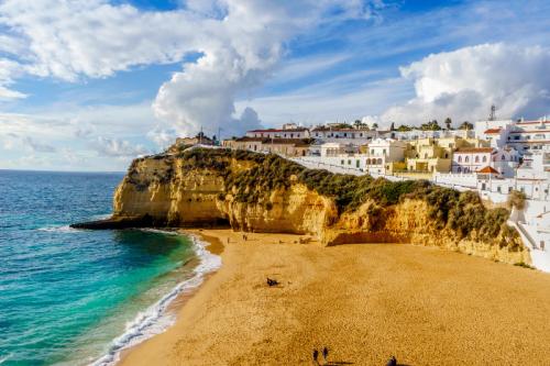 Portugalsko – krajina, kde sa stretávajú námorníci, Fátima, futbal a Atlantik